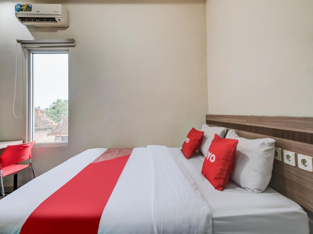Oyo 90986 Hotel Srikandi Adisucipto Kalasan Zewnętrze zdjęcie