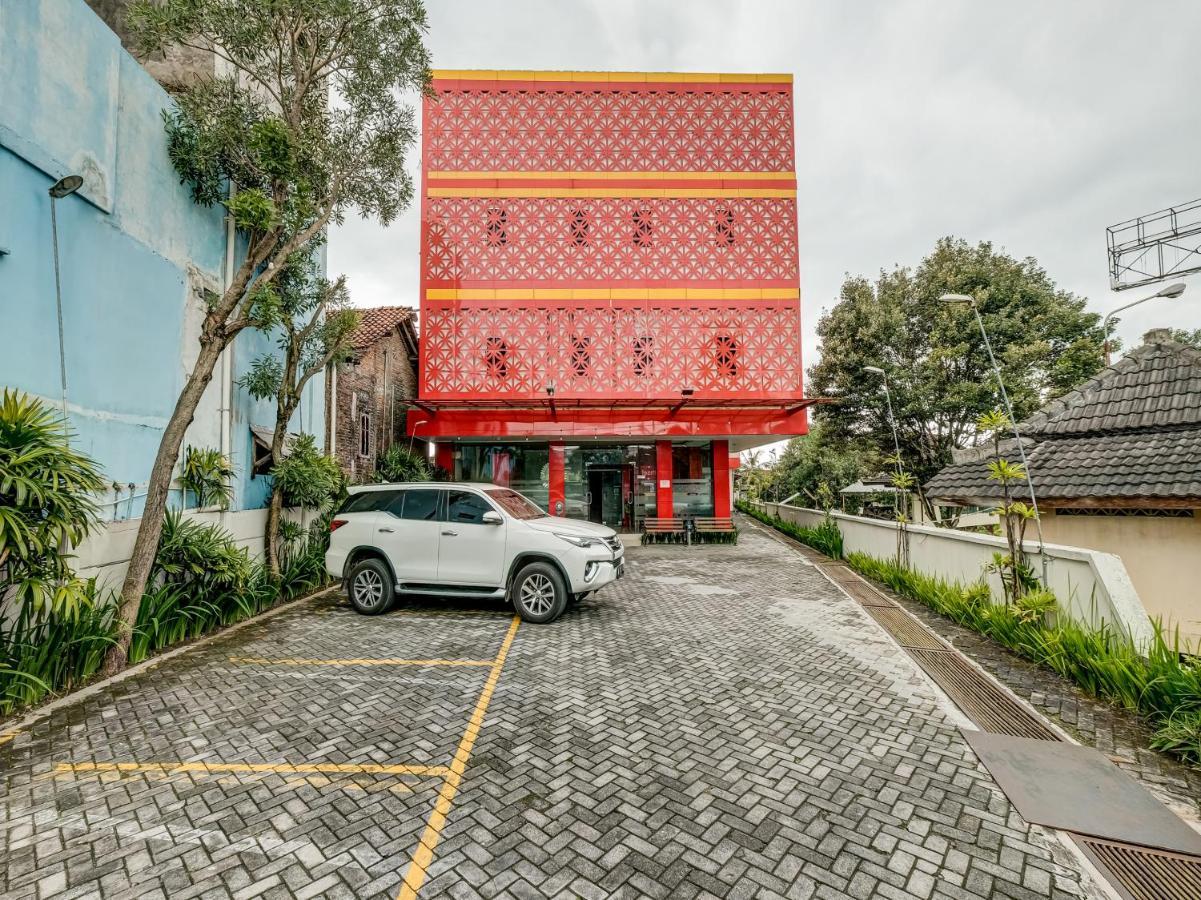 Oyo 90986 Hotel Srikandi Adisucipto Kalasan Zewnętrze zdjęcie