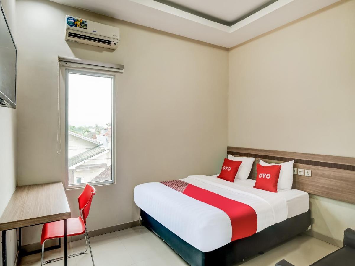 Oyo 90986 Hotel Srikandi Adisucipto Kalasan Zewnętrze zdjęcie